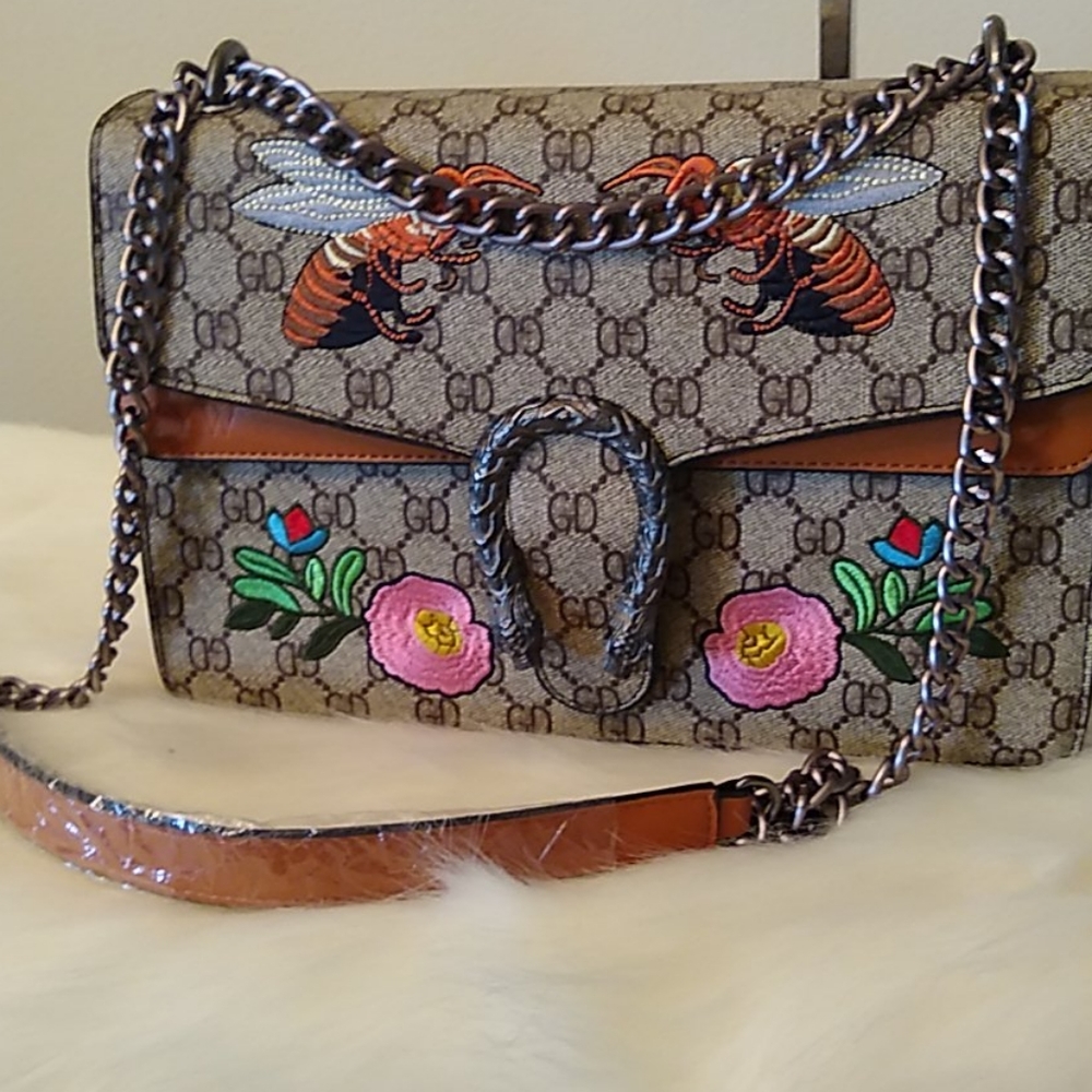 Bee and Roses GD Pattern Crossbody Shoulder Bag - Picture 3 of 8